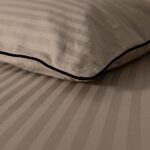Elegancka pościel bawełniana w pasy 140x200 z ozdobną lamówką - obrazek 2